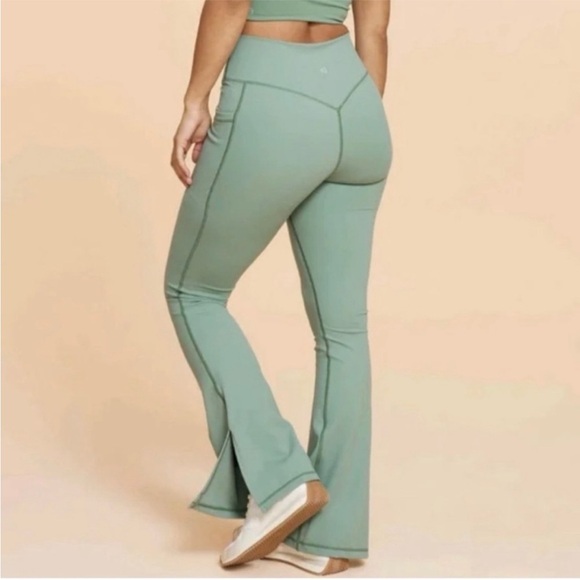 Blogilates Women's Crisscross High-Rise Flared Leggings Hedge Green NWT MEDIUM - Picture 1 of 7